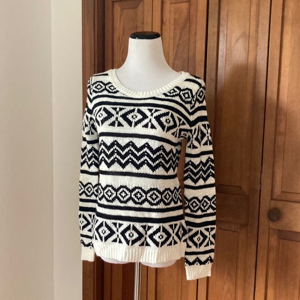Pink Rose Black & White Pullover Sweater, Size S